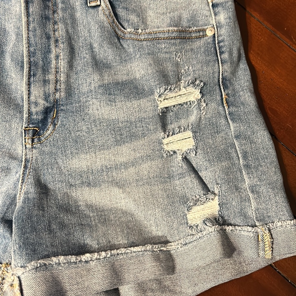 Windsor distressed denim shorts - Picture 4 of 11